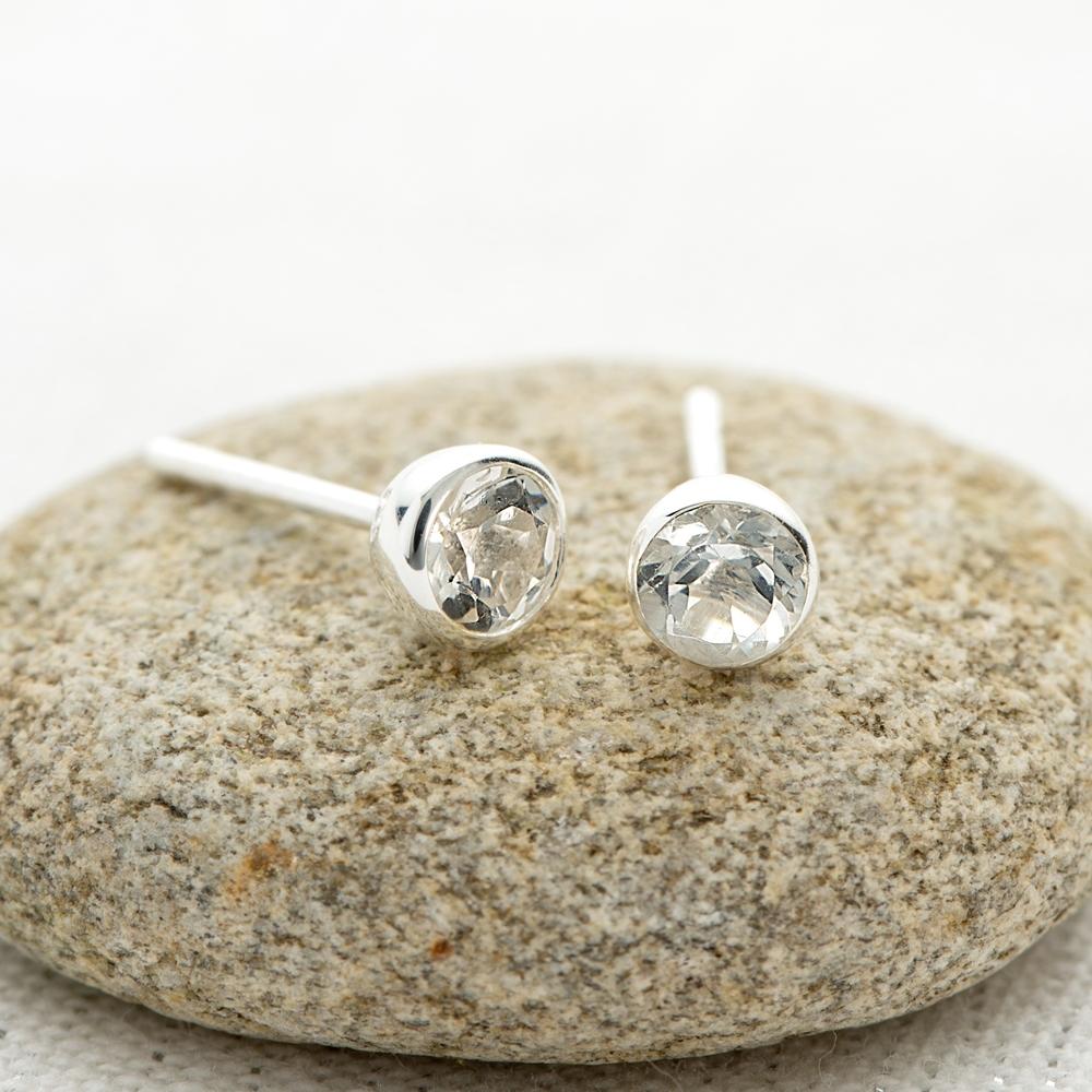 Boucles d'oreilles puces en topaze blanche 4 mm, argent sterling 925, pierre de naissance d'avril