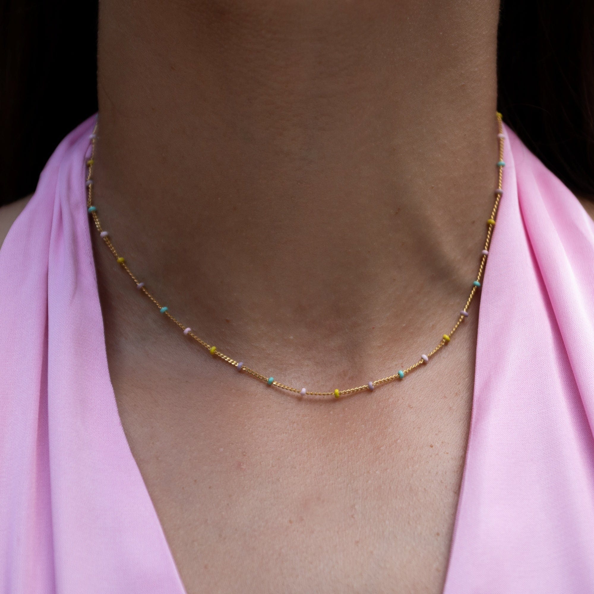 Collier de perles arc-en-ciel dorées – Argent sterling 925 recyclé plaqué or 18 carats – Perles émaillées et chaînette satellite ajustable
